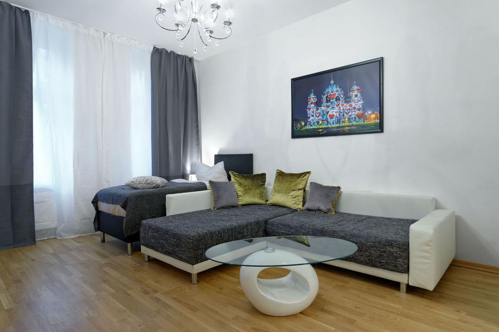 Grand Central Mitte Apartment Berlin Bagian luar foto